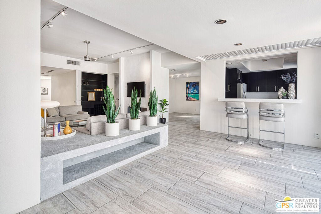 Photo of Listing #25583615PS