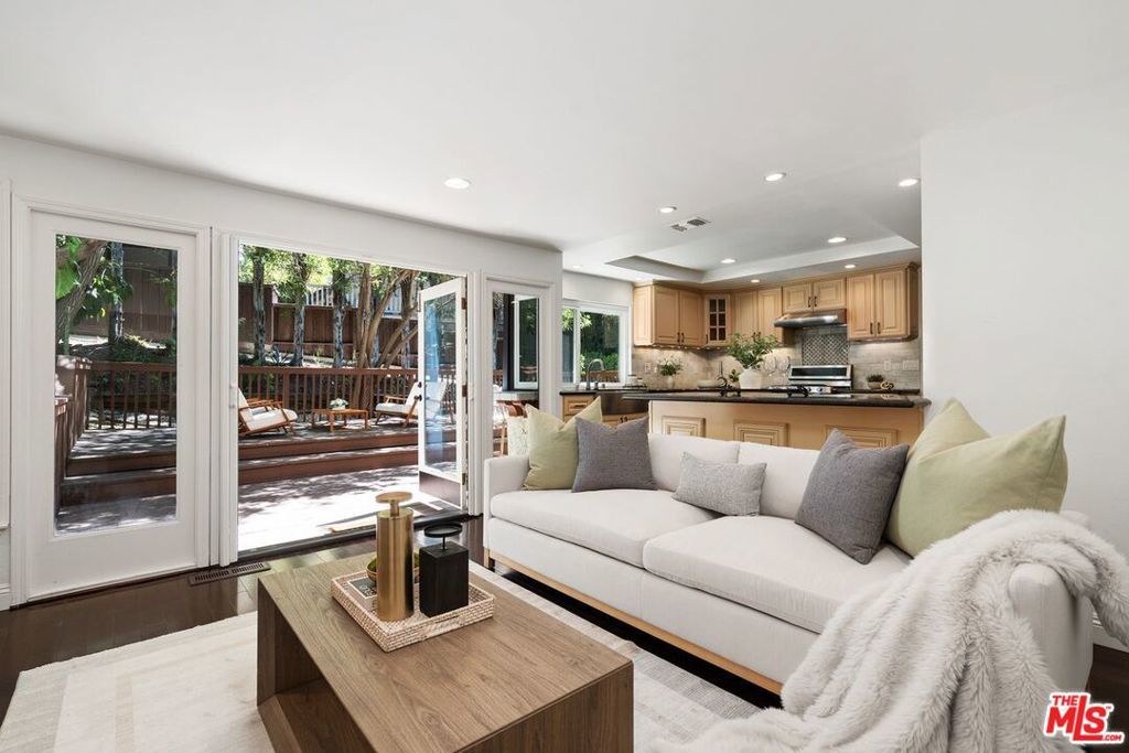 Photo of Listing #25584275