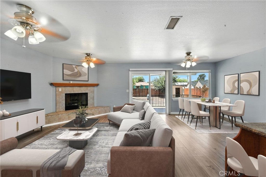 Photo of Listing #DW25194431