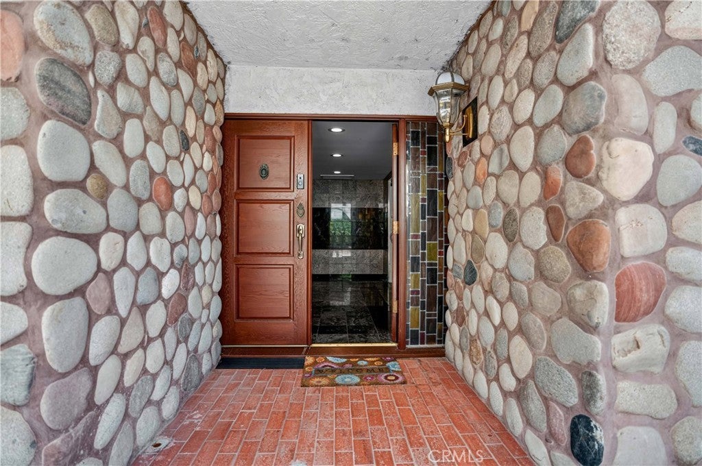 Photo of Listing #SR25188114