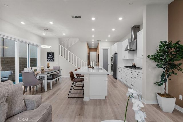 27258 Narrowleaf Willow Lane, Valencia