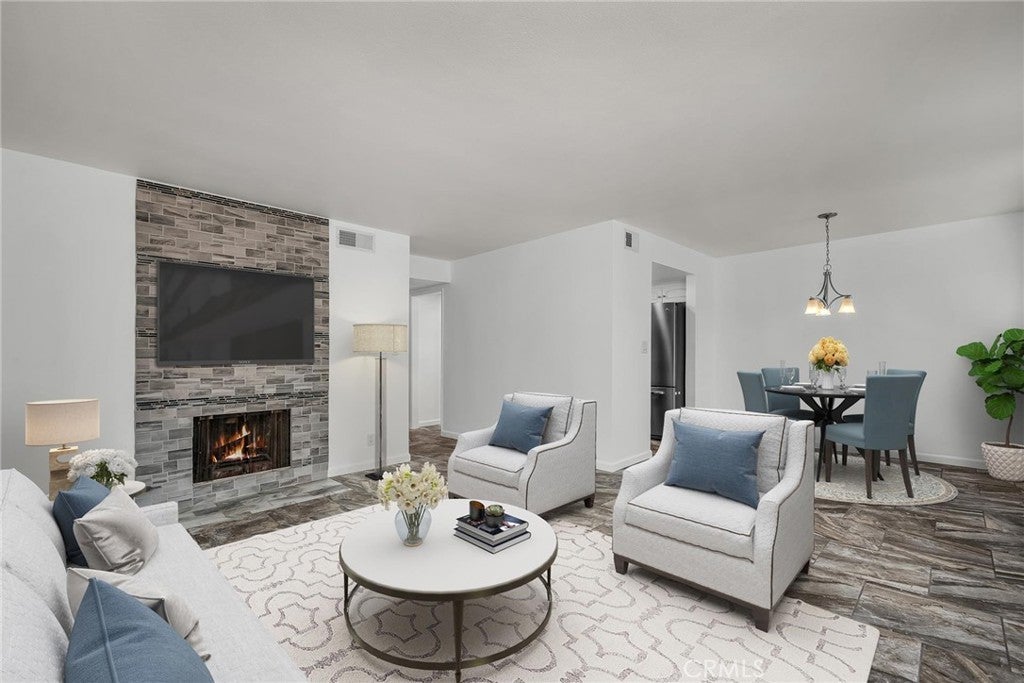 Photo of Listing #SR25195787