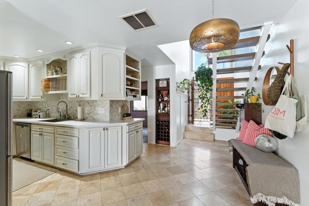 Photo of Listing #PTP2506646