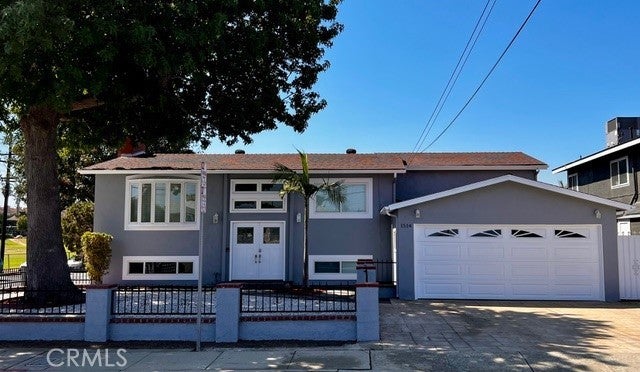 1514 E Maple Avenue, El Segundo.