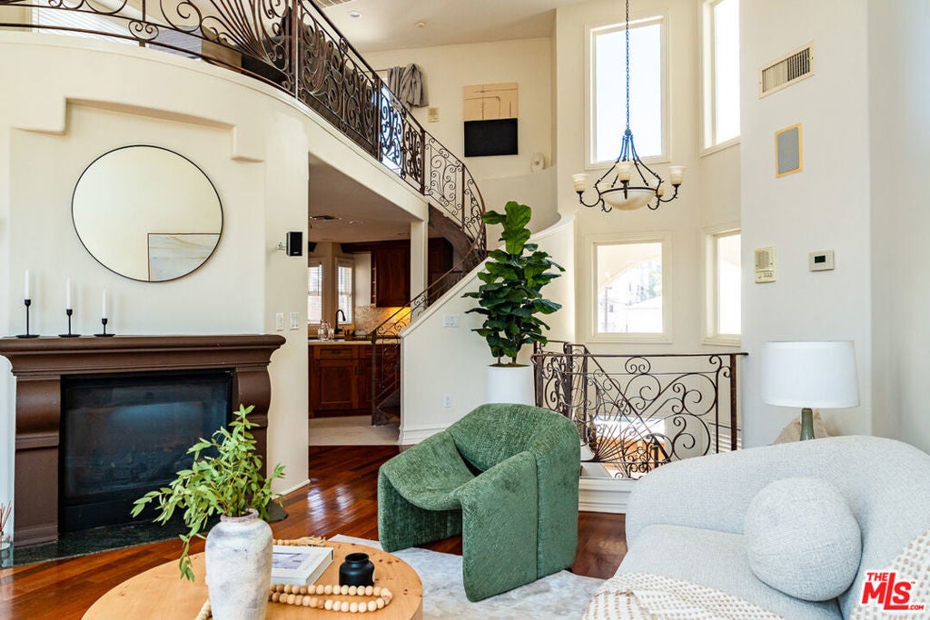 Photo of Listing #25585545