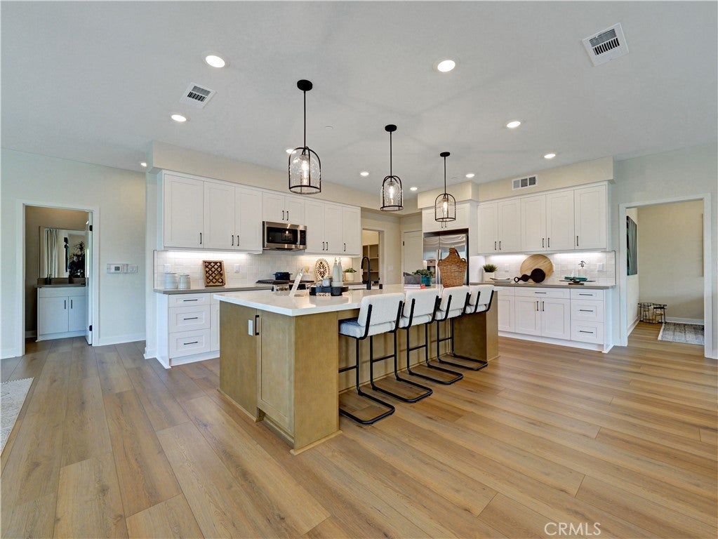 Photo of Listing #IV25196322