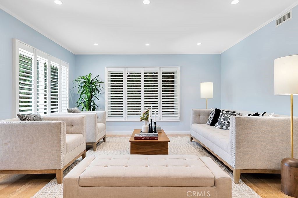 Photo of Listing #SR25187116