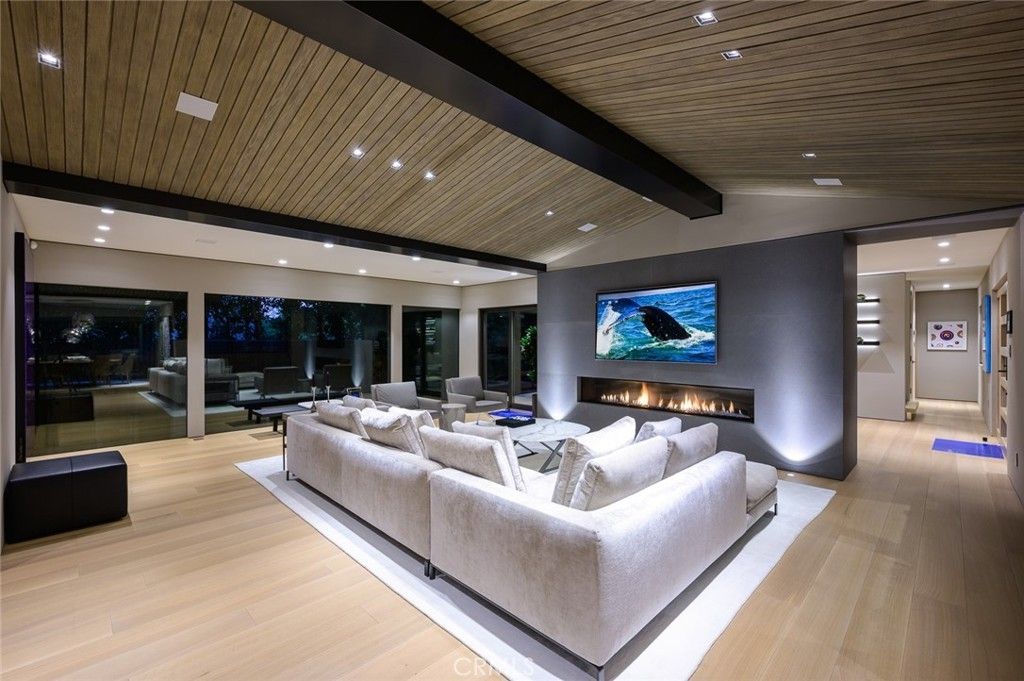 8808 Thrasher Avenue, Los Angeles
