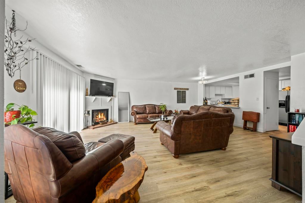 Photo of Listing #PTP2506687