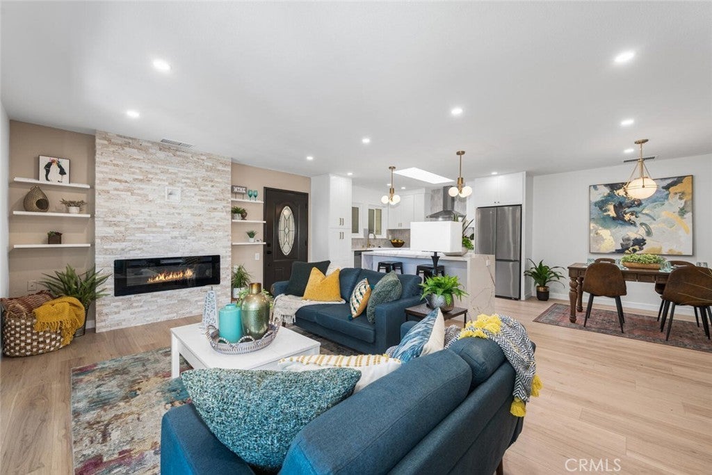 Photo of Listing #PW25196985