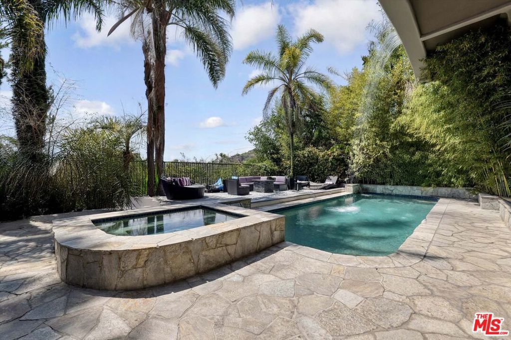 Photo of Listing #25583155