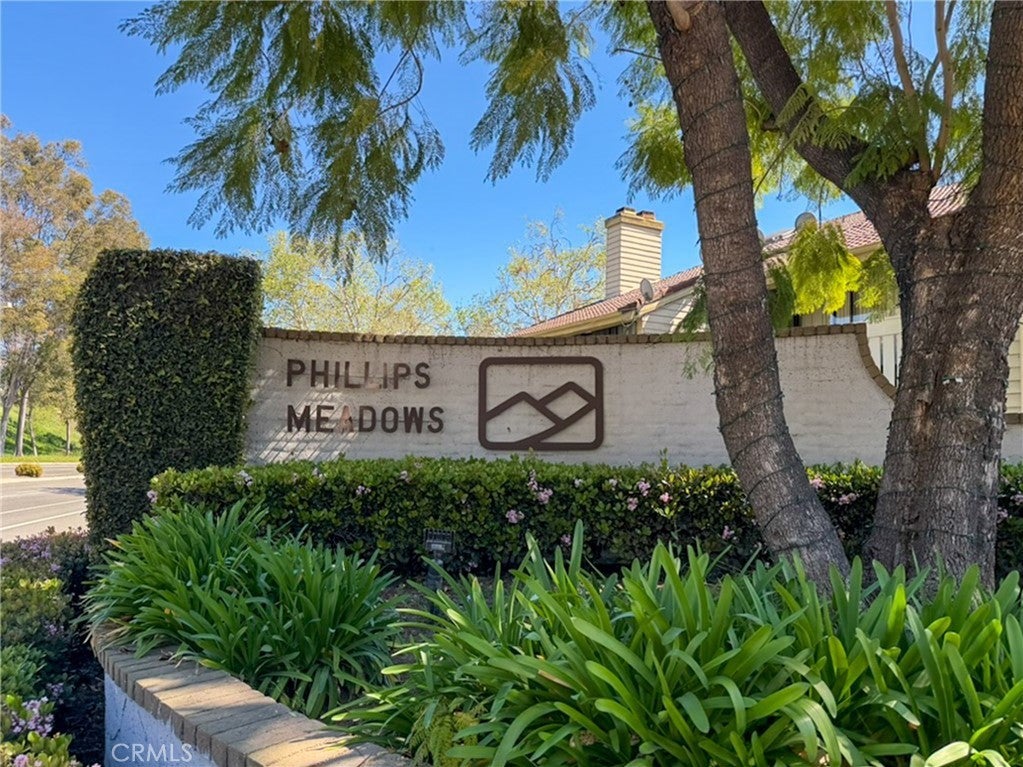 32 Town And Country Road, Phillips Ranch