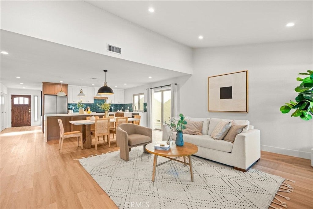 Photo of Listing #OC25195889