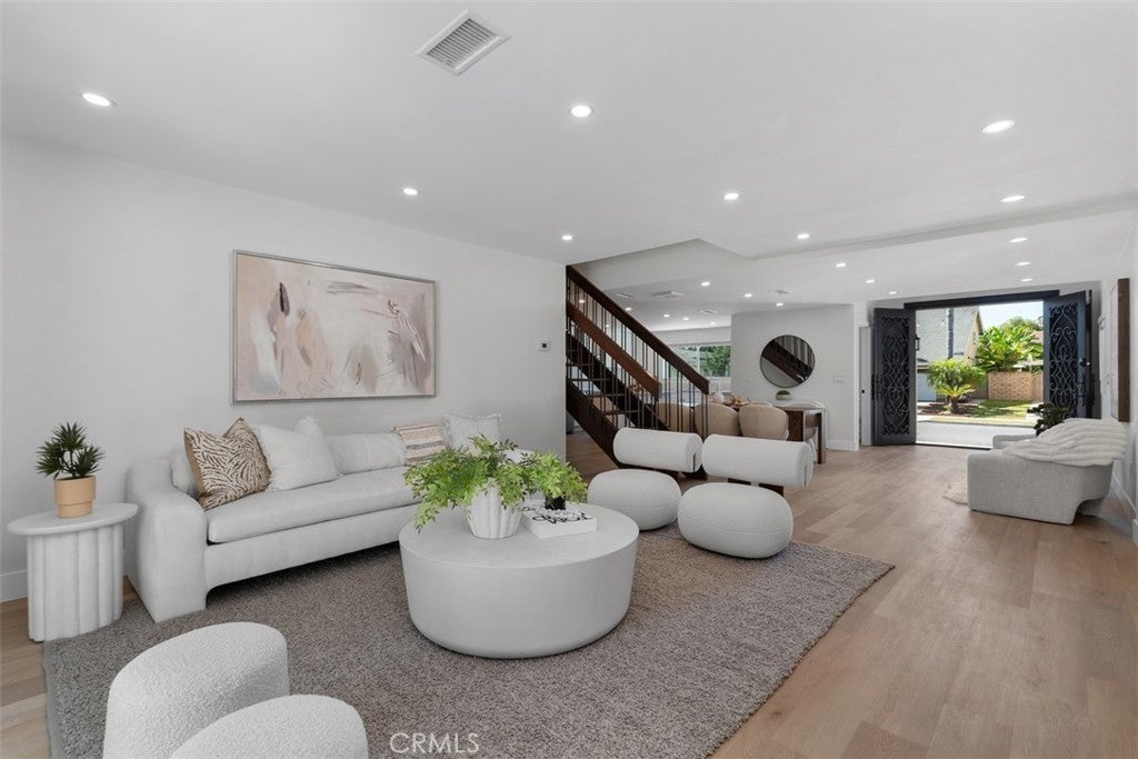 Photo of Listing #OC25191100