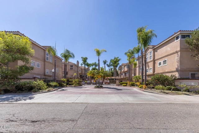 13945 Lemoli Avenue, Hawthorne.