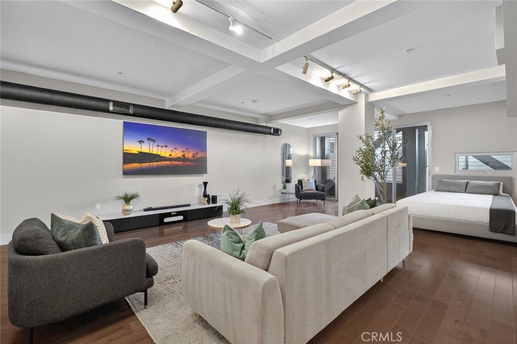 Photo of Listing #PW25197451