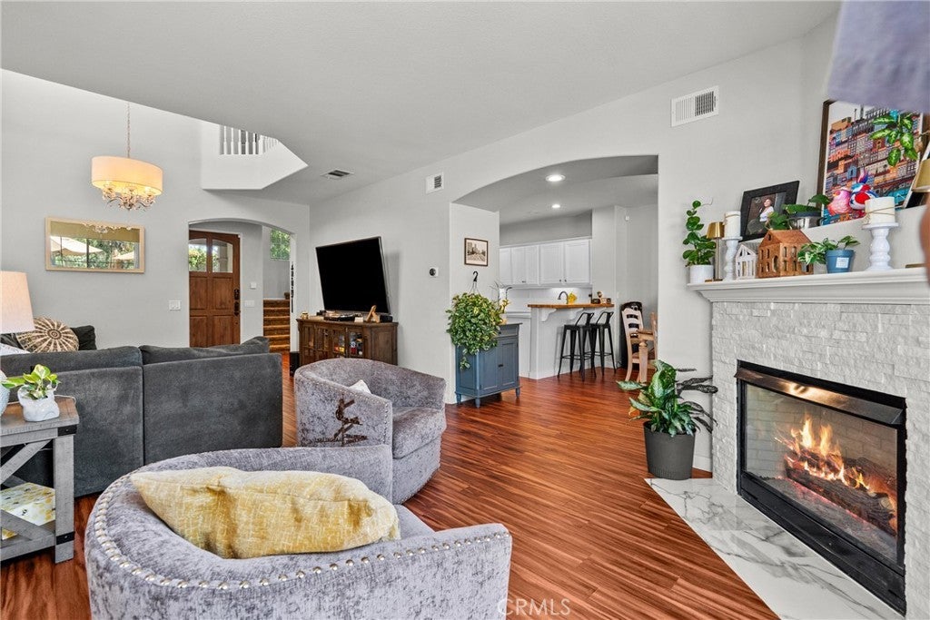 Photo of Listing #SR25199727