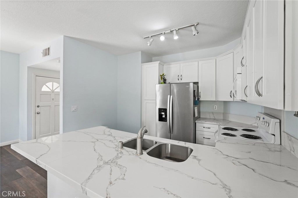 Photo of Listing #SR25163631