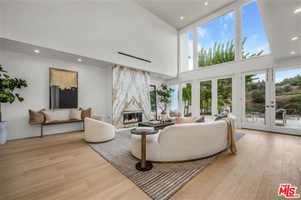 Photo of Listing #25588419