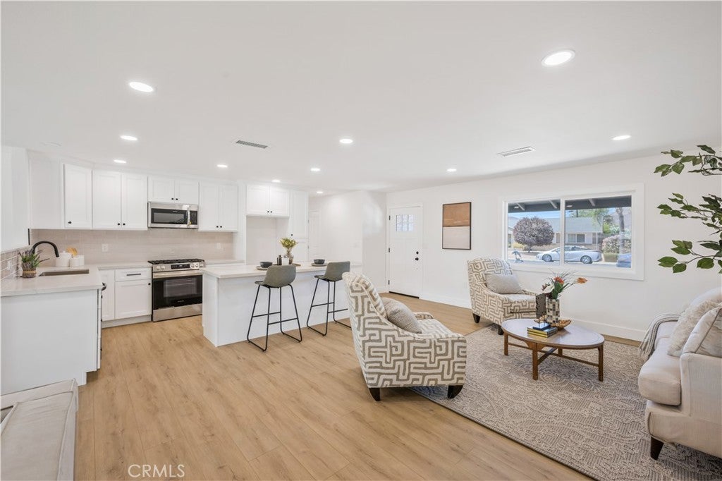 Photo of Listing #OC25200560