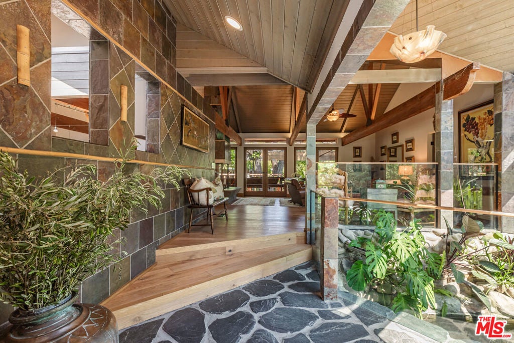 Photo of Listing #25589201