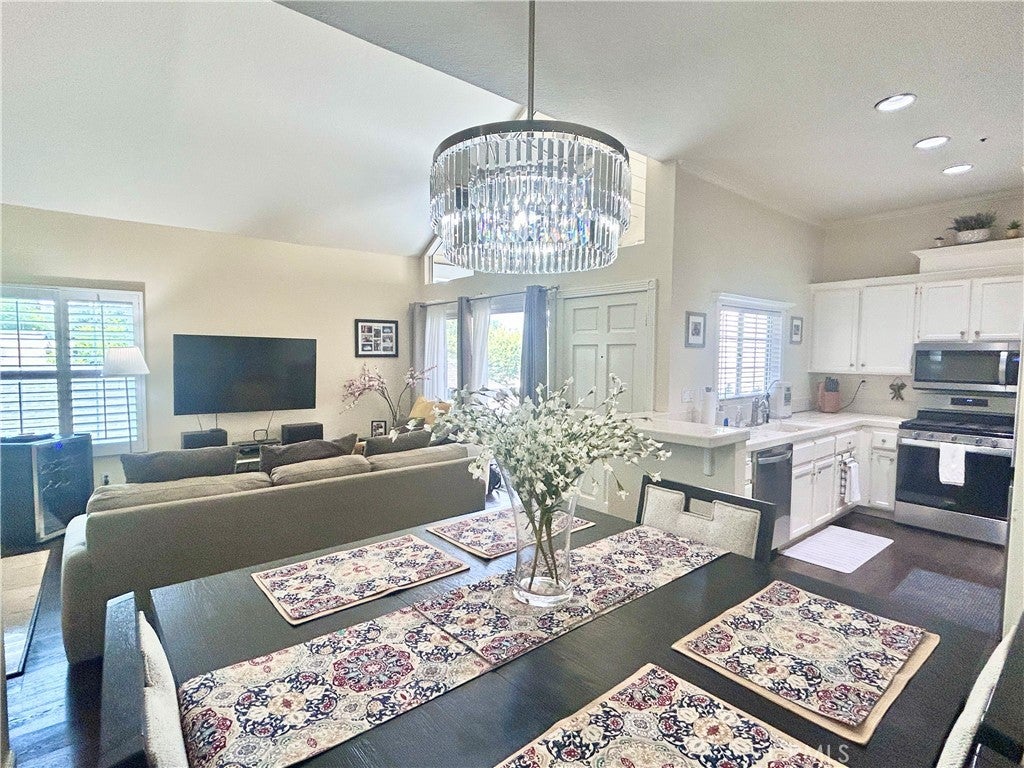 Photo of Listing #IV25202985