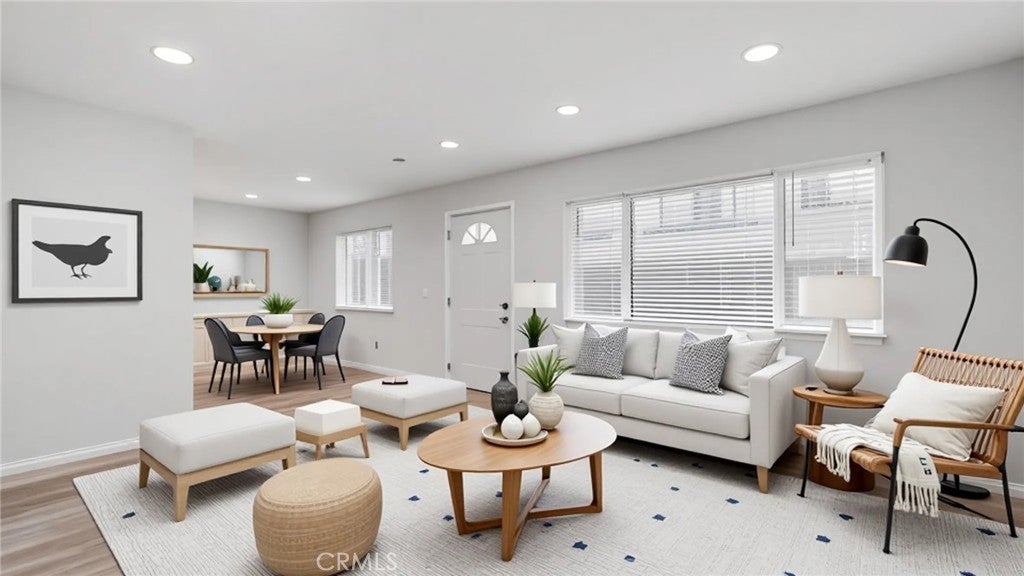 Photo of Listing #IV25201057