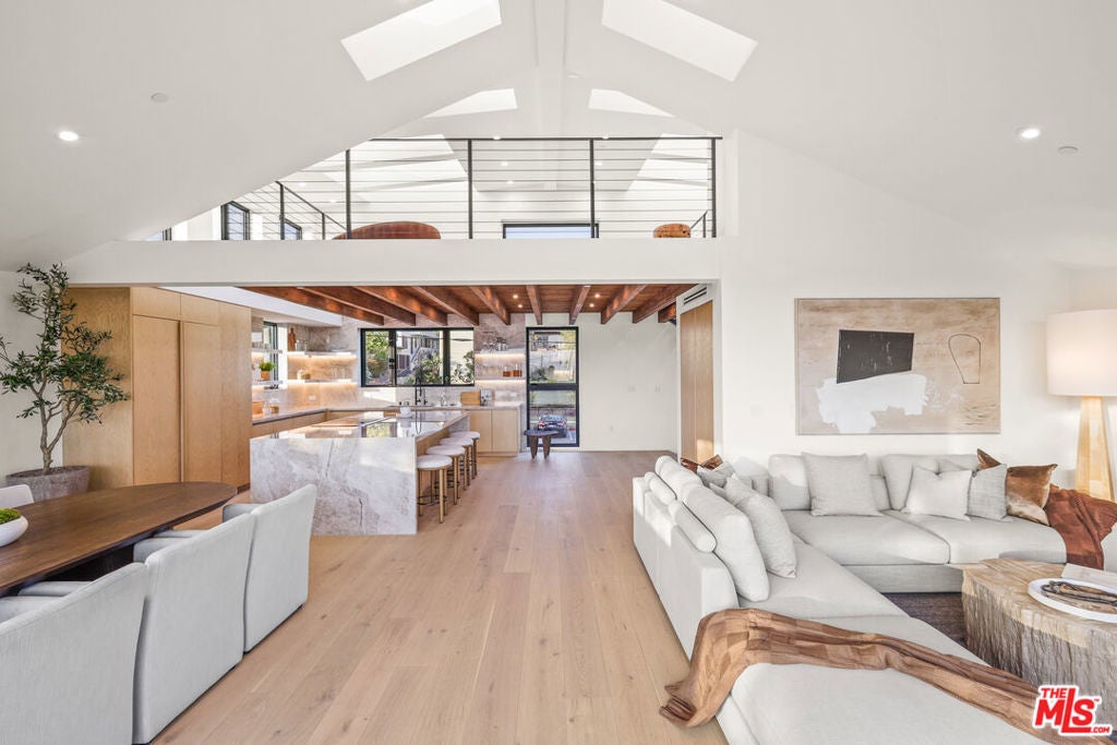 Photo of Listing #25589953