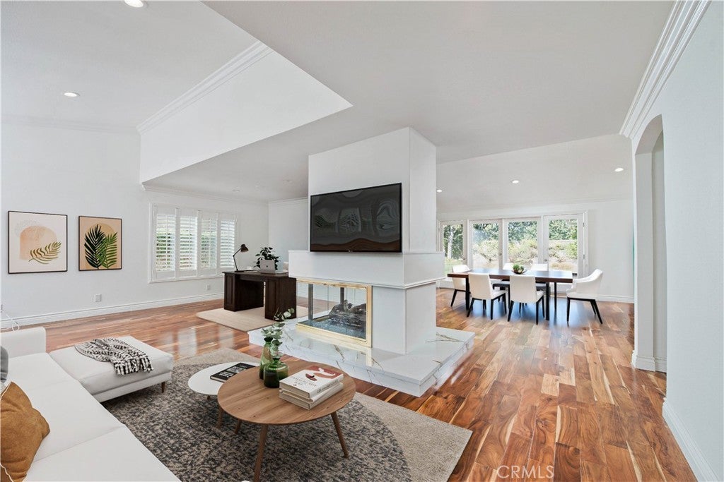 Photo of Listing #SR25199091