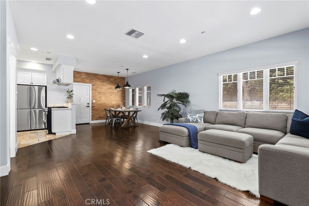 Photo of Listing #SB25206734