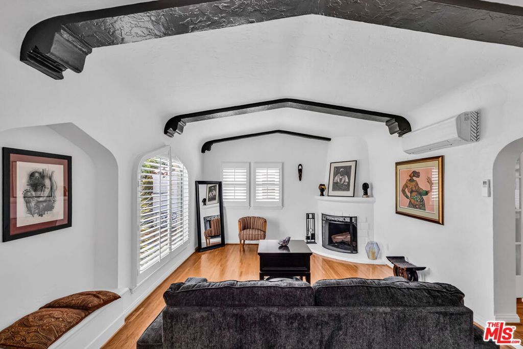 8759 Hobart Boulevard, Los Angeles