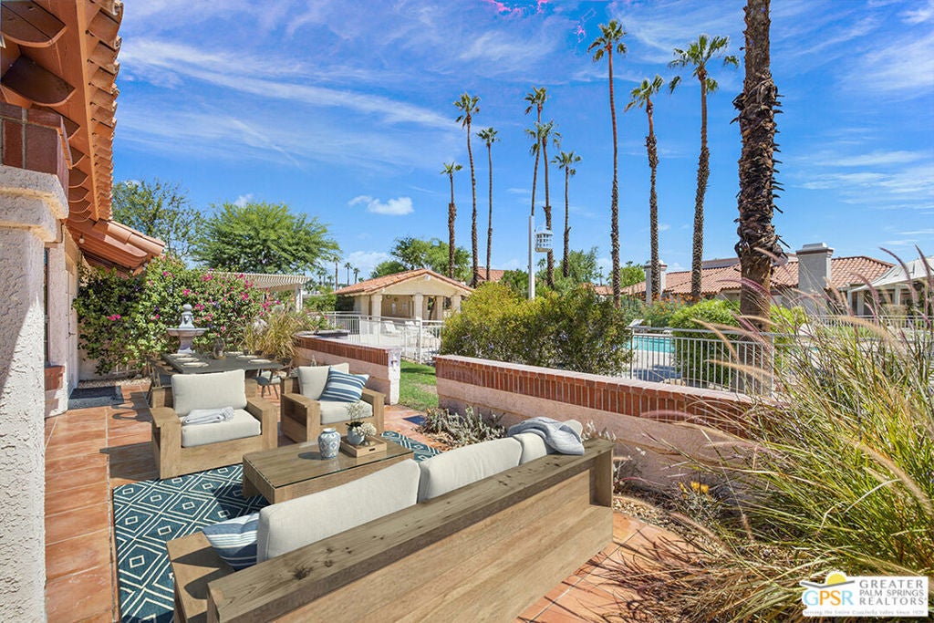 106 Avellino Circle, Palm Desert