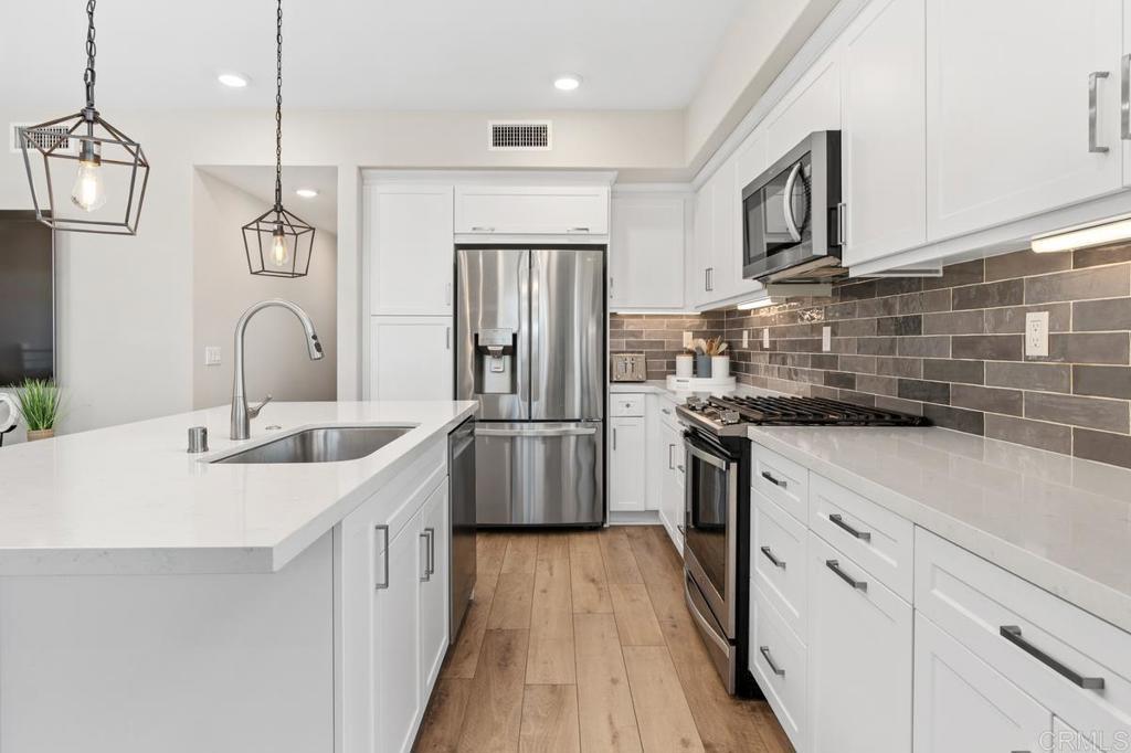 Photo of Listing #PTP2506964