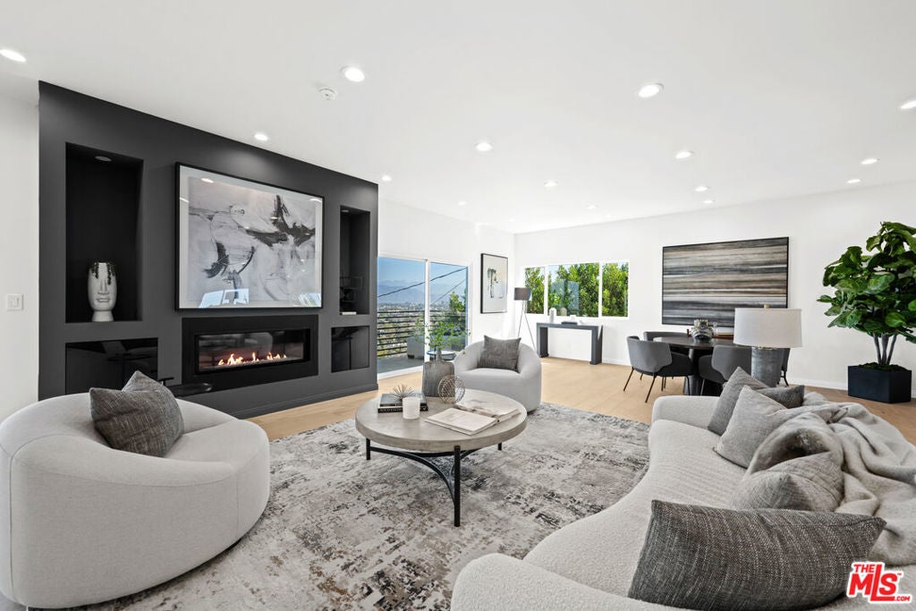 Photo of Listing #25590977