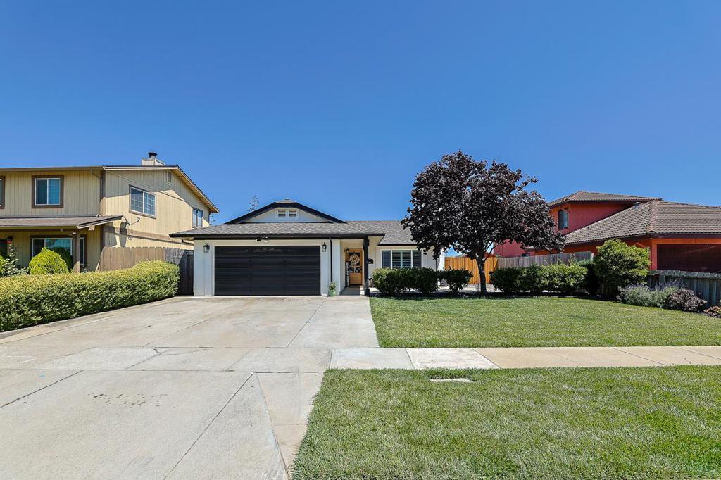 544 Saint George, Salinas