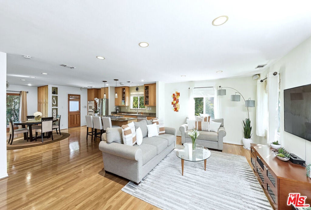 Photo of Listing #25586955