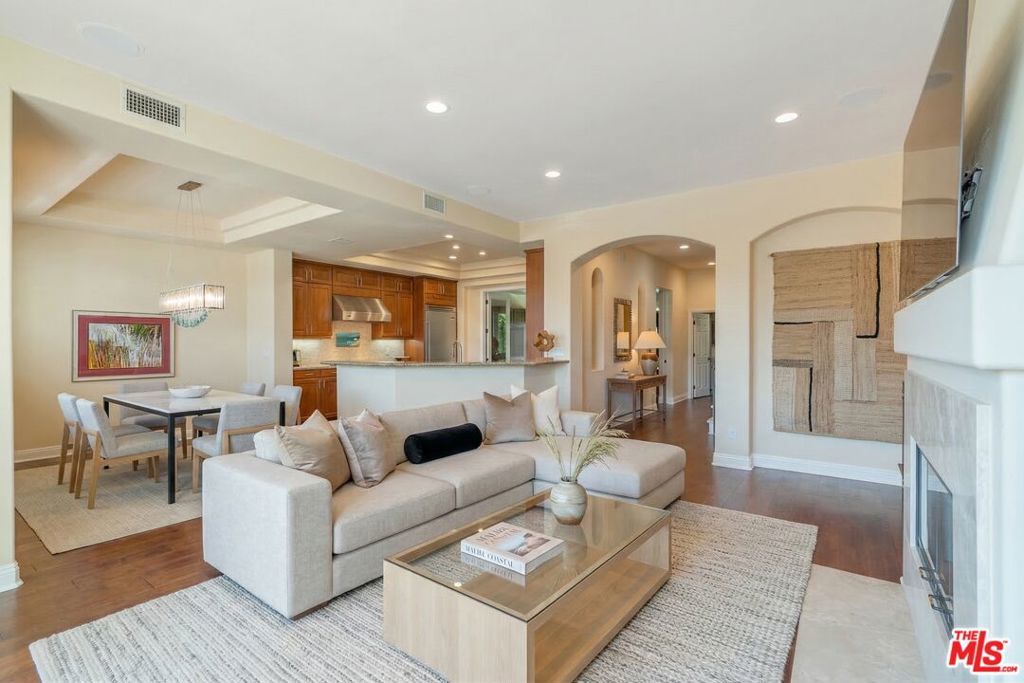 Photo of Listing #25591281