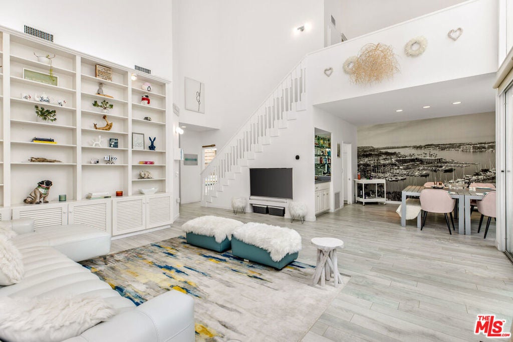 Photo of Listing #25591345