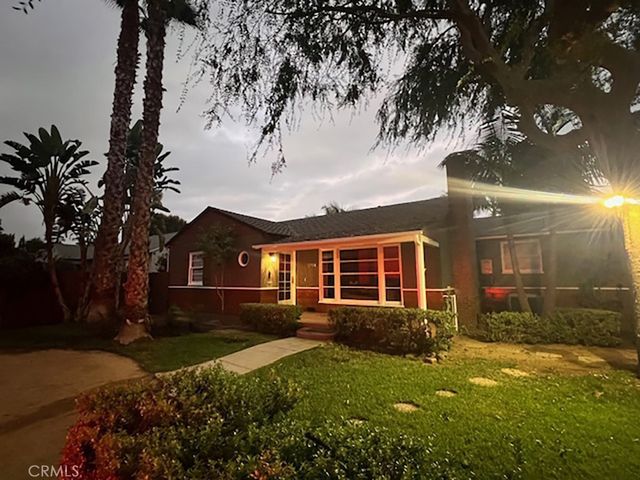 5744 Stansbury Avenue, Sherman Oaks