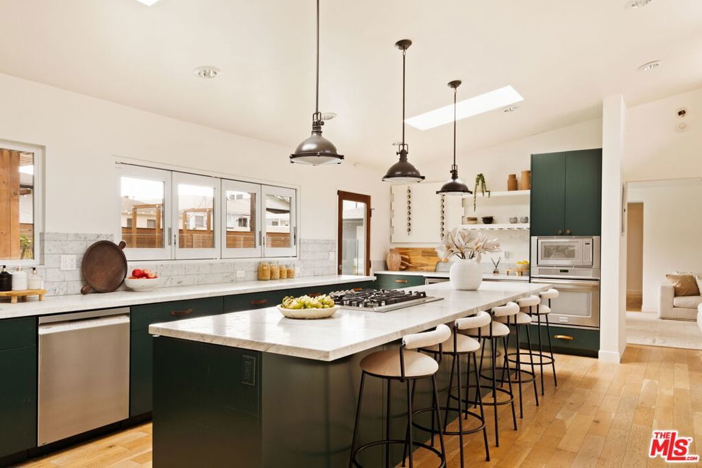 Photo of Listing #25590849