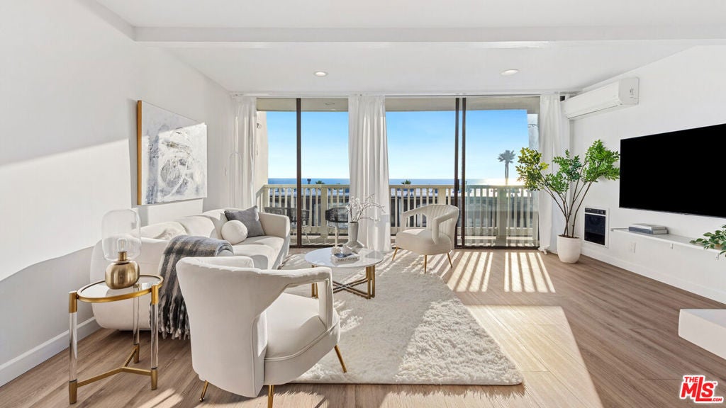 Photo of Listing #25590771