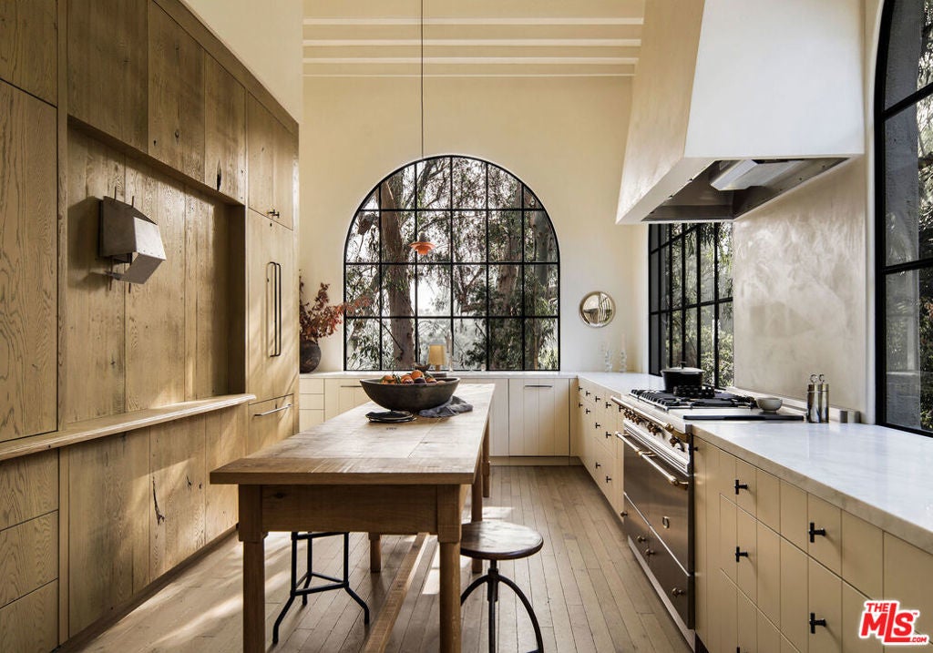 Photo of Listing #25590377