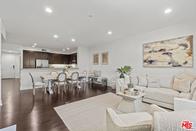 10878 N Bloomfield Street # 210, Toluca Lake