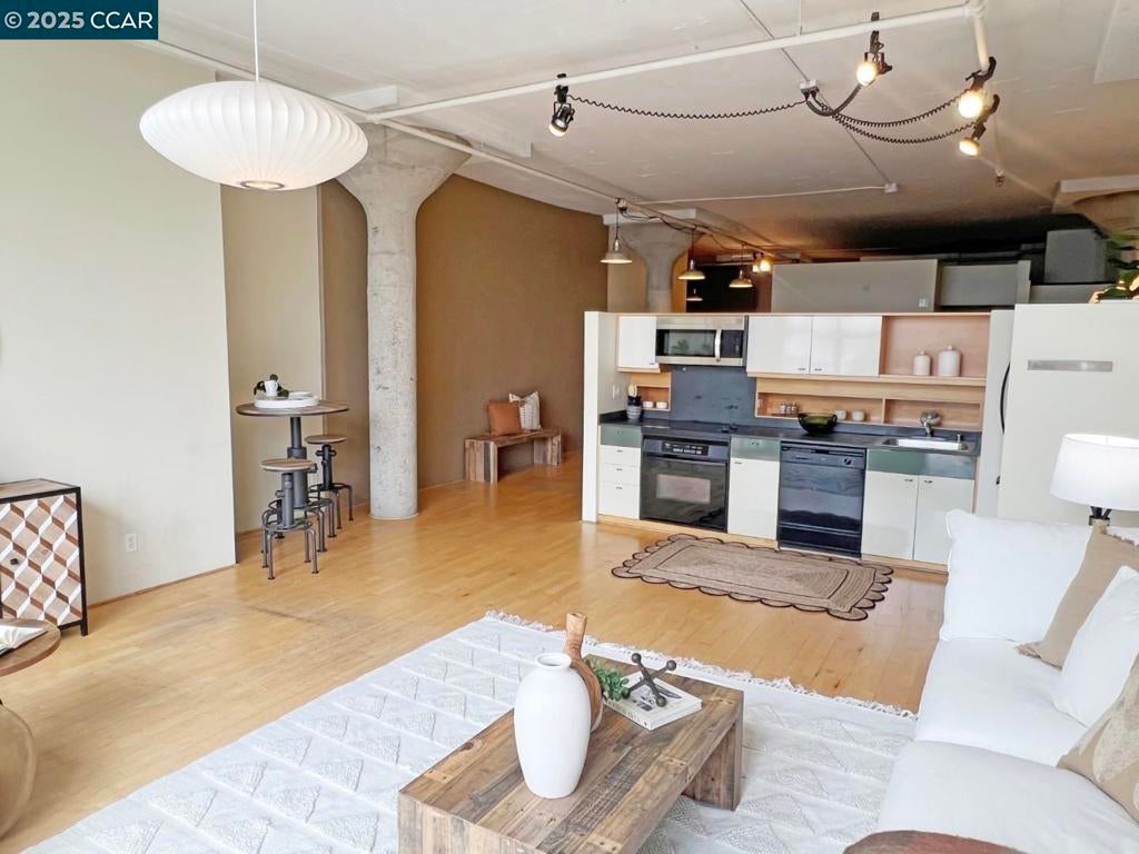 Photo of Listing #41111158