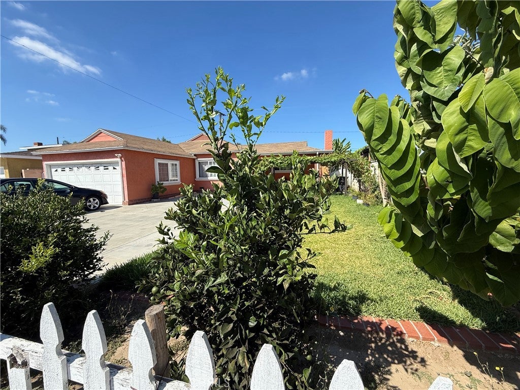 Photo of Listing #IV25216482