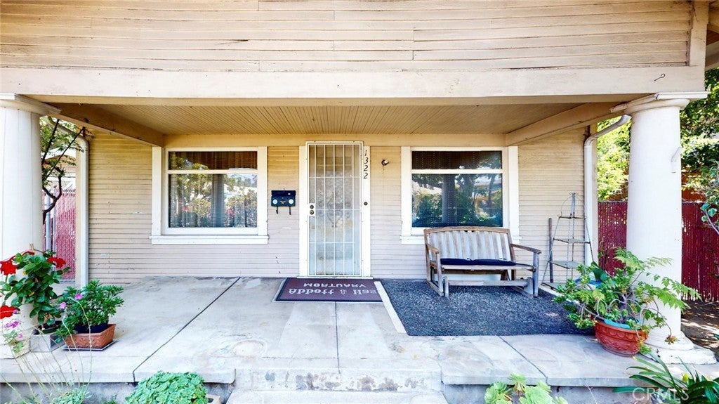 1322 California Avenue, Glendale