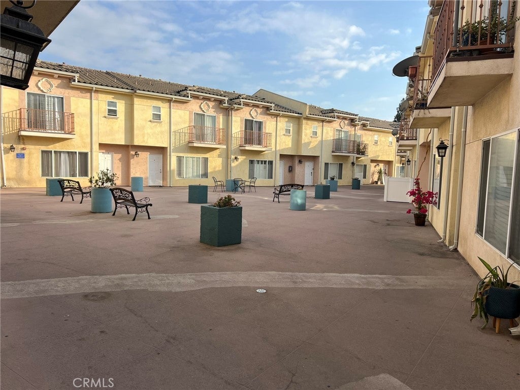 Photo of Listing #SR25215405