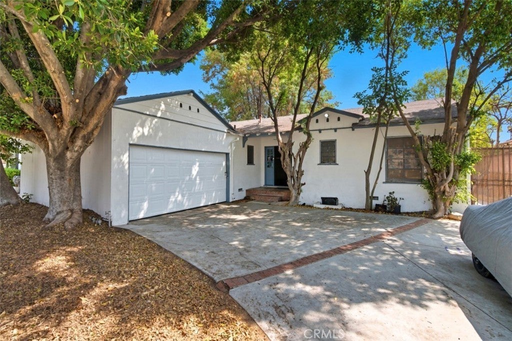 Photo of Listing #IV25217541