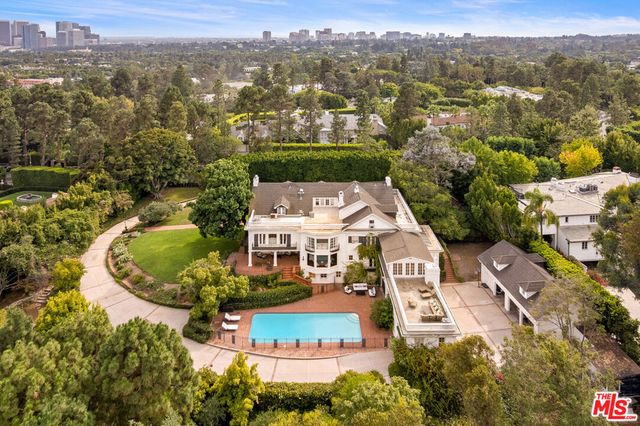 1006 N Crescent Drive, Beverly Hills