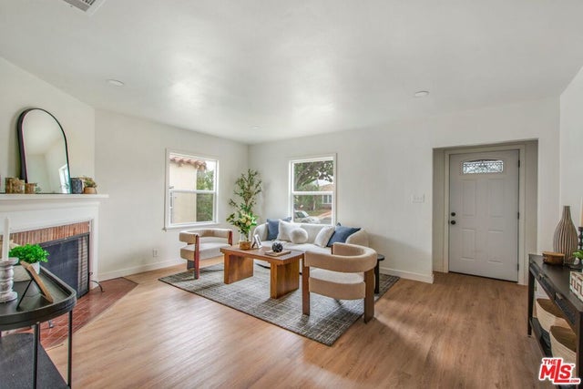 4325 W 58th Place, Los Angeles